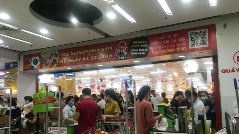 Một bộ phận người dân thành phố Đà Nẵng lo lắng ào ạt đến các siêu thị, Trung tâm thương mại để mua sắm tích trữ hàng hóa