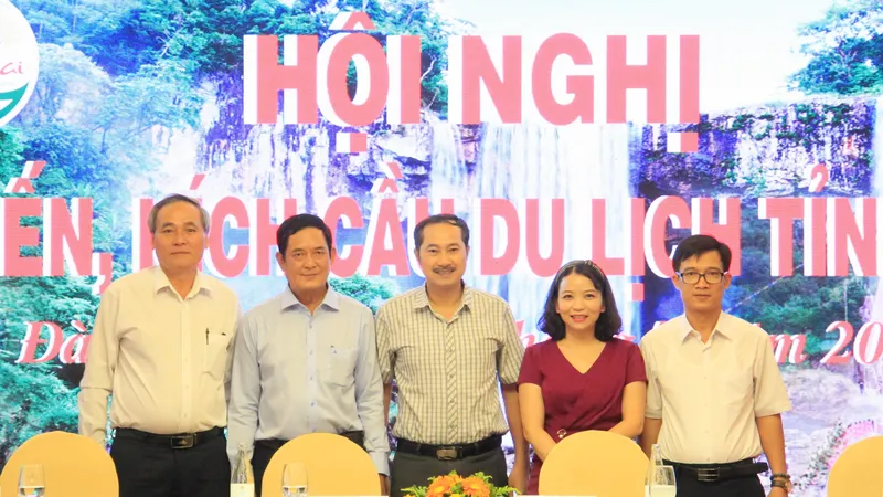 Ngành du lịch hai địa phương ký kết chương trình hợp tác