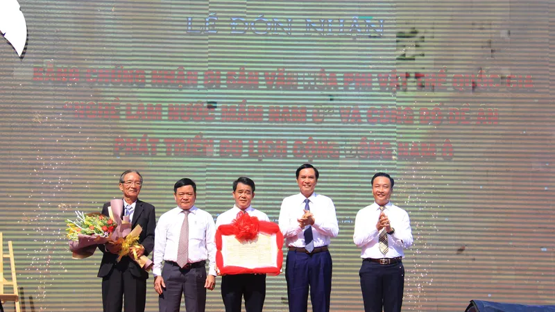 Làng nghề làm nước mắm Nam Ô đón nhận bằng Di sản văn hóa phi vật thể quốc gia