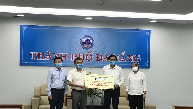 Công ty Cổ phần ô tô Trường Hải tặng thiết bị y tế trị giá 5 tỷ đồng