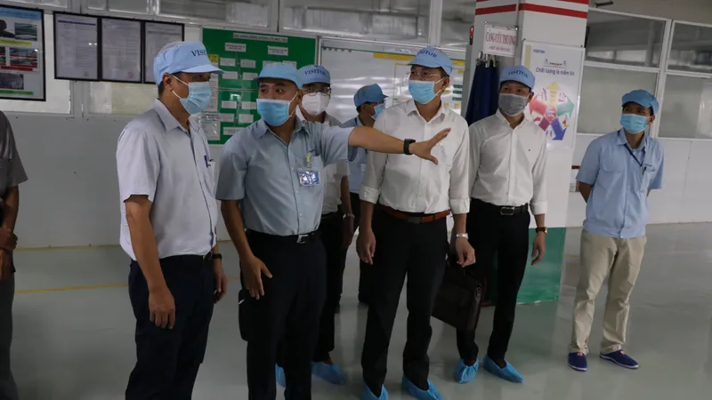 Thứ trưởng Nguyễn Trường Sơn kiểm tra tình hình thực hiện các quy định phòng, chống dịch Covid-19 tại một số doanh nghiệp trong các khu công nghiệp TP Đà Nẵng