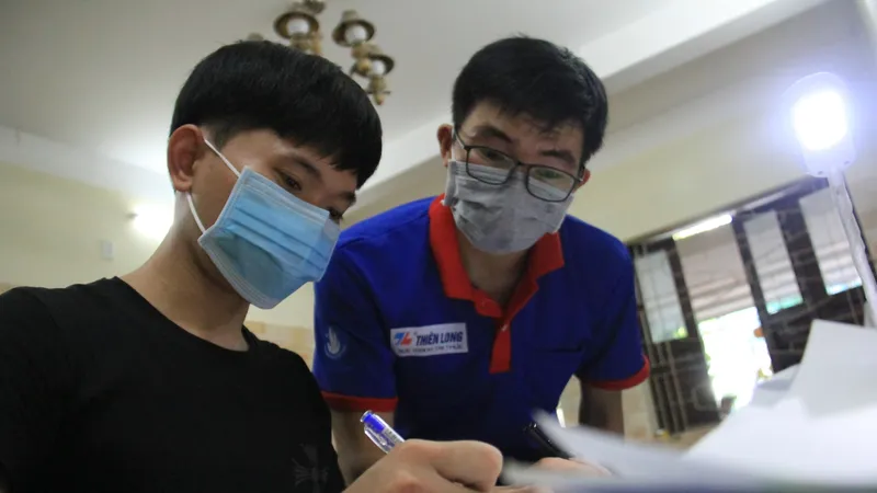 Mỗi bạn tình nguyện viên sẽ hỗ trợ một em học sinh về phương tiện di chuyển đến các điểm thi, về nơi ở và bất kỳ yêu cầu nào khi các em cần đến sự giúp đỡ trong suốt các ngày diễn ra kỳ thi