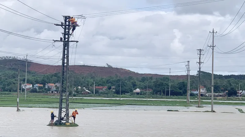 EVNCPC tiến hành kiểm tra lưới điện để khôi phục ngay khi đảm bảo an toàn cho con người và thiết bị