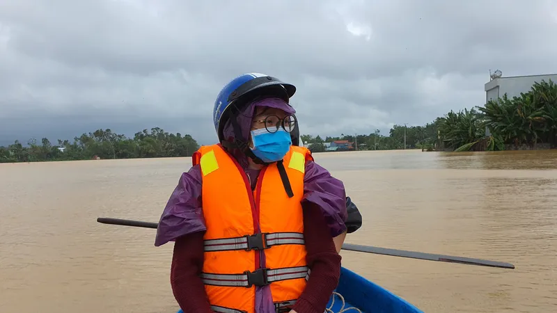 Sinh hoạt của người dân vùng lũ Đà Nẵng 