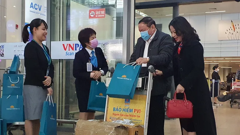 Đoàn khách du lịch đầu tiên đến Đà Nẵng năm 2021