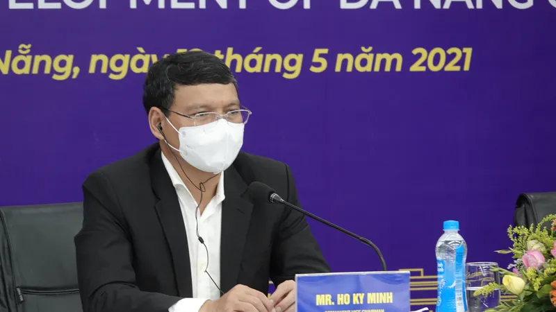 Ông Hồ Kỳ Minh, Phó Chủ tịch Thường trực UBND TP Đà Nẵng chủ trì hội thảo tại đầu cầu Đà Nẵng