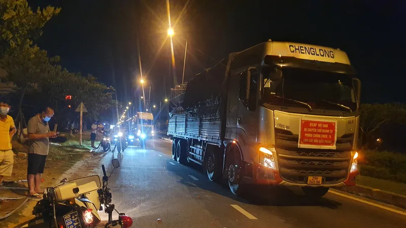 Chiếc xe mô tô đặc chủng cùng với phương tiện của tài xế Nguyễn Khánh Tùng 