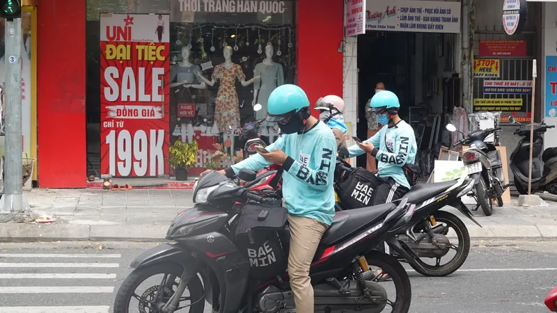 Sáng nay 22-7, các đơn vị giao hàng hoạt động gần như hết công suất