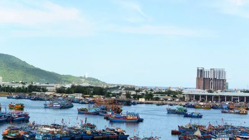 Một tàu cá bị chìm ở Âu thuyền Thọ Quang do không có người túc trực bơm nước