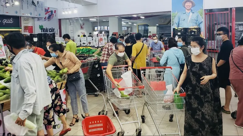 Người dân Đà Nẵng đổ xô đi mua thực phẩm trước thông tin “ai ở đâu, ở yên đó” 