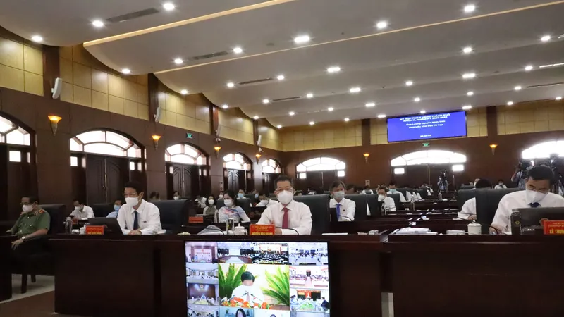 Tham dự kỳ họp có ông Nguyễn Văn Quảng, Ủy viên Trung ương Đảng, Bí thư Thành ủy, Trưởng đoàn đại biểu Quốc hội thành phố; ông Lê Trung Chinh, Phó Bí thư Thành ủy, Chủ tịch UBND TP Đà Nẵng