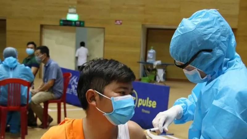 Tiêm vaccine phòng Covid-19 cho người lao động tại các khu công nghiệp