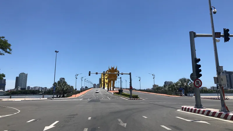 Đường phố Đà Nẵng trong ngày đầu thực hiện “ai ở đâu ở yên đó“