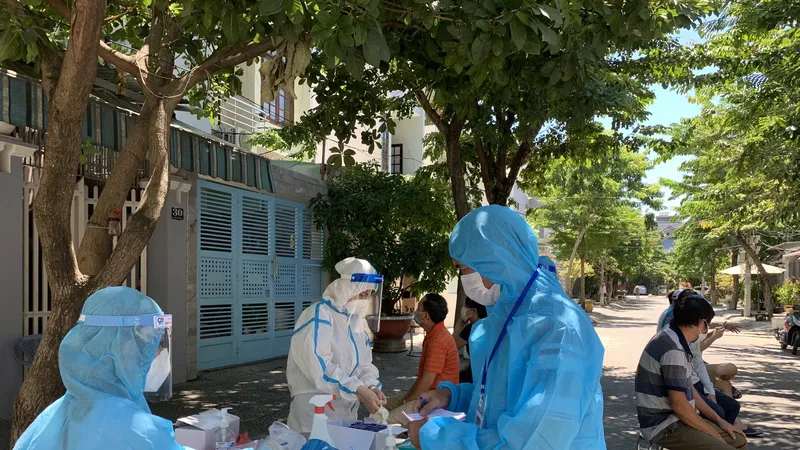 Xét nghiệm SARS-CoV-2 với những trường hợp có liên quan Chợ đầu mối Hòa Cường và Cảng cá Thọ Quang