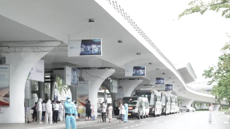 2 chuyến bay đưa 406 người dân Đà Nẵng sinh sống ở TPHCM về quê