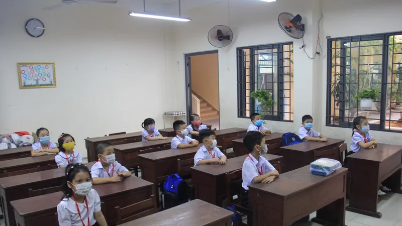 Học sinh Đà Nẵng tuân thủ quy định 5K khi đến trường