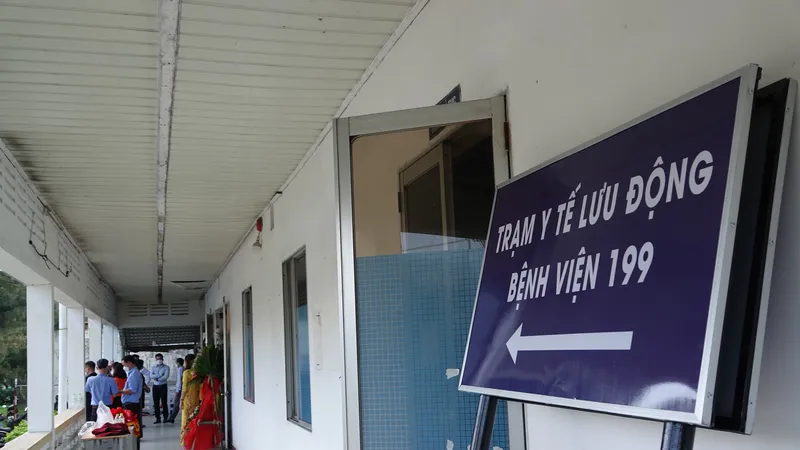 Trạm y tế lưu động đầu tiên đặt tại Khu công nghiệp Đà Nẵng (đường Ngô Quyền, quận Sơn Trà, TP Đà Nẵng)