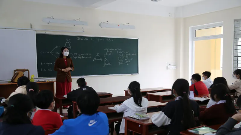 Hầu hết học sinh từ lớp 7 đến lớp 12 đã trở lại trường trong ngày 7-2