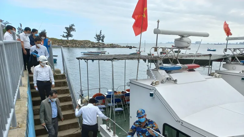 Ông Trần Phước Sơn, Phó Chủ tịch UBND TP Đà Nẵng đã trực tiếp kiểm tra thực tế tình hình bến thủy nội địa CT15 tại bán đảo Sơn Trà 
