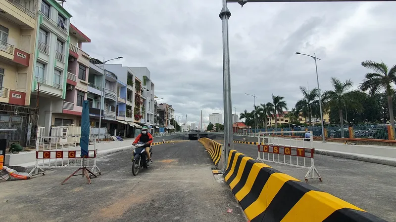 Hầm chui phía Tây cầu Trần Thị Lý hoàn thành sẽ giải quyết tình trạng ùn tắc giao thông hướng sân bay quốc tế Đà Nẵng đi qua cầu Trần Thị Lý xuống biển Mỹ Khê, quận Ngũ Hành Sơn
