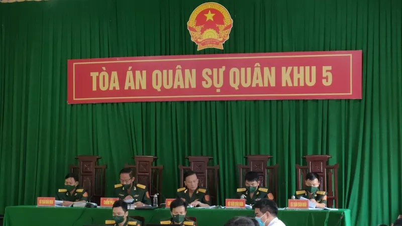Quang cảnh phiên tòa