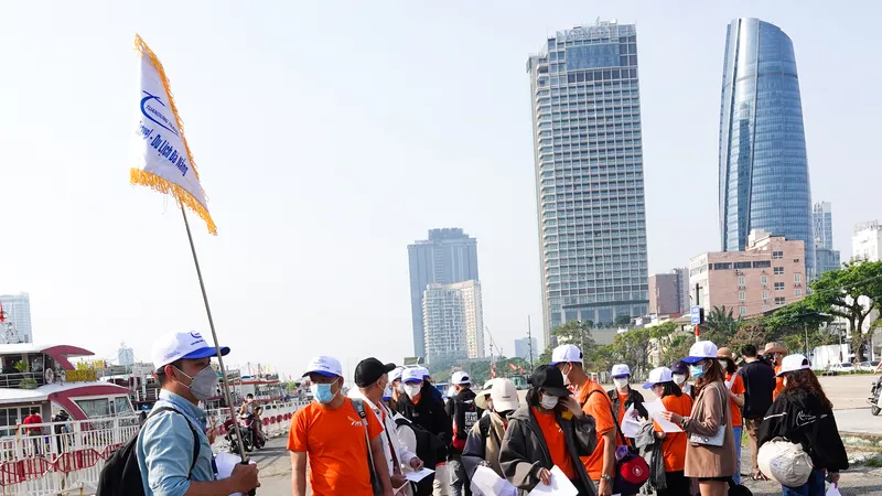 Đoàn khách đi tham quan du lịch Đà Nẵng - Lý Sơn 
