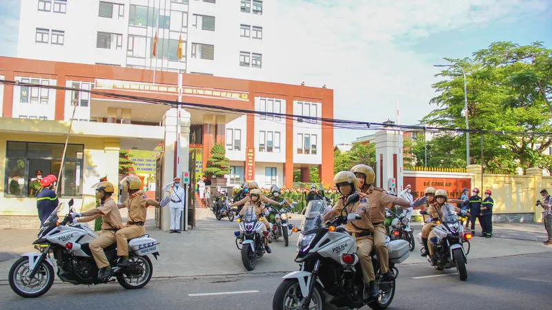 Các lực lượng Công an Đà Nẵng xuất phát