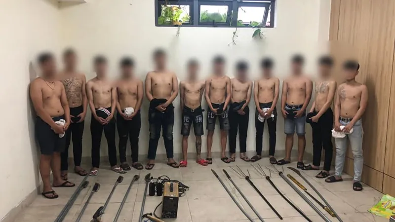 Các đối tượng bị cơ quan công an tạm giữ