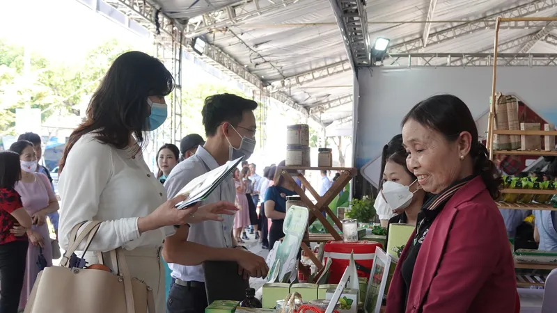 Khu gian hàng trưng bày sản phẩm của các tỉnh, thành 