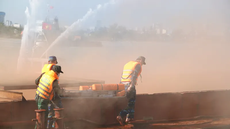Sự cố tràn dầu là một trong nhiều rủi ro vốn có trong các hoạt động thăm dò, khai thác, vận chuyển và sử dụng dầu do kỹ thuật vận chuyển, sự cố đường ống, thiết bị dẫn, chứa dầu hoặc do thiên tai gây ra