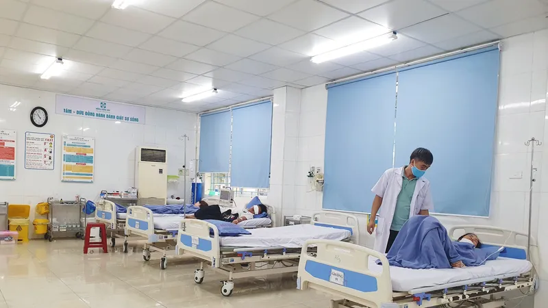 Nhóm du khách nhập viện nghi do ngộ độc
