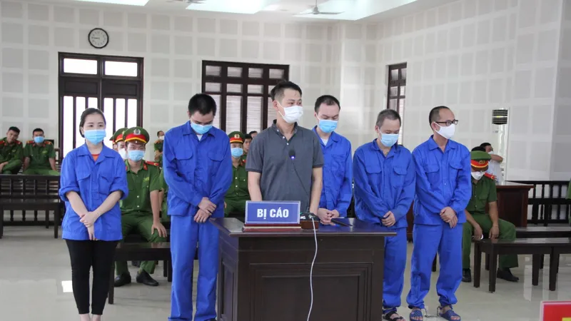 Các bị cáo tại phiên tòa