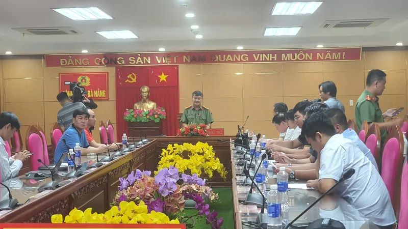 Lãnh đạo công an Đà Nẵng đọc quyết định khởi tố bị can, bắt tạm giam đối với Bùi Tuấn Lâm