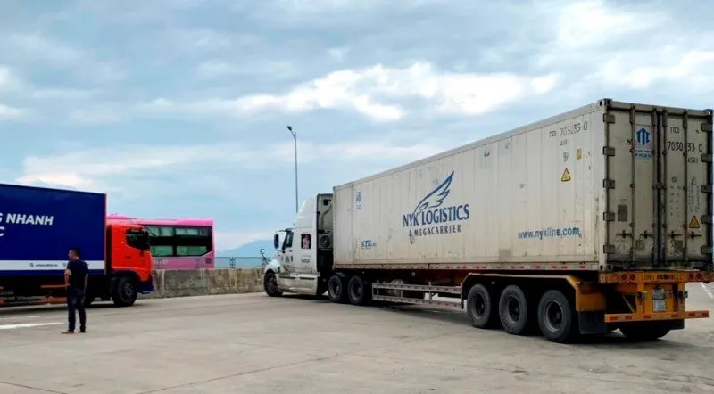Khởi tố lái xe đầu kéo chặn đường cao tốc Đà Nẵng - Quảng Ngãi