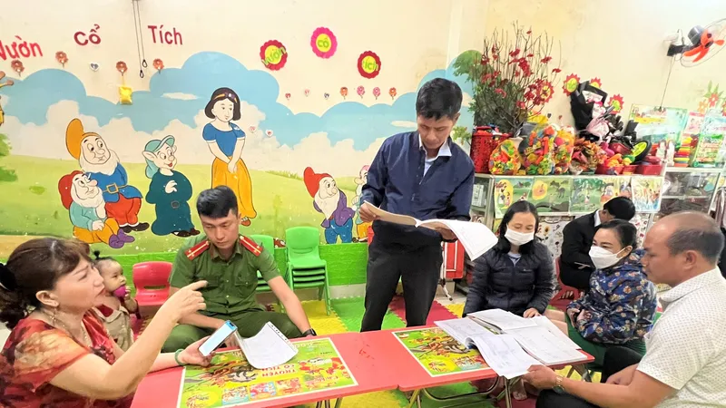 Tổ kiểm tra UBND phường Hòa An làm việc tại Nhóm lớp độc lập tư thục Hoa Anh Đào