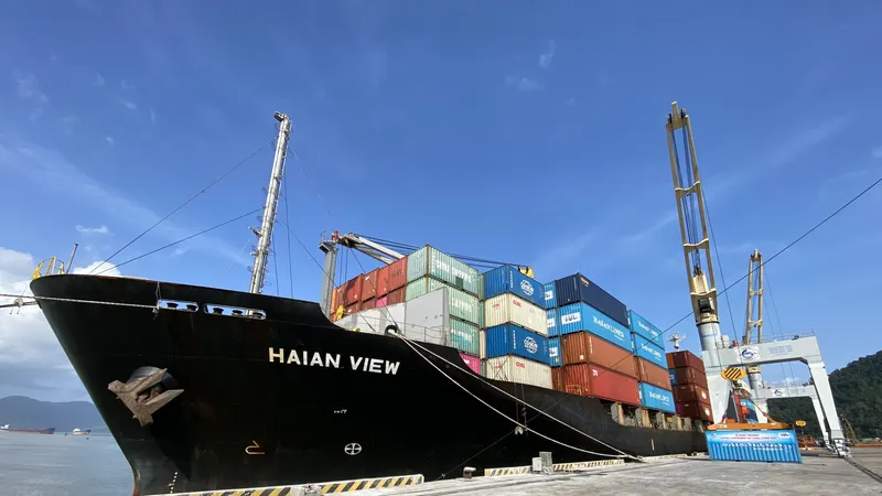 Cảng Chân Mây đón chuyến tàu container đầu tiên Hải An View với sức chứa 1.577 TEU