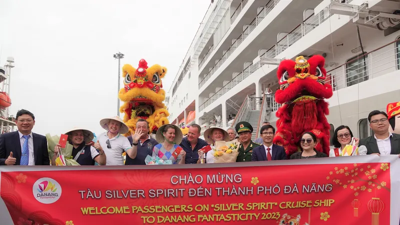 Đà Nẵng đón hơn 500 du khách tàu biển 'xông đất' đầu năm