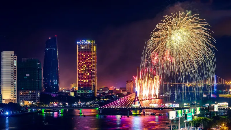 Đà Nẵng rực rỡ trong pháo hoa