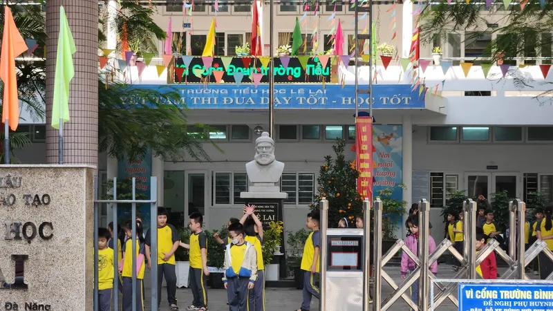 Trường Tiểu học Lê Lai (quận Hải Châu, TP Đà Nẵng) náo loạn vì nhiều phụ huynh nhận được cuộc gọi lừa đảo báo tin con em mình bị tai nạn
