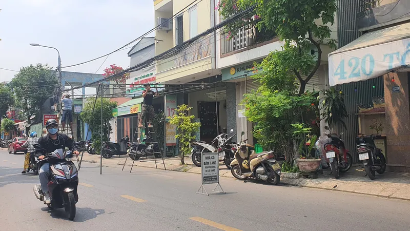 Hiện gia đình đang dựng rạp để chuẩn bị đám tang cho các nạn nhân. Ảnh: XUÂN QUỲNH