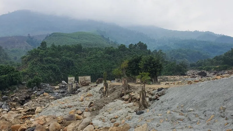 Đà Nẵng: Một khu du lịch bị phạt 170 triệu đồng vì tự ý làm kè ngăn suối