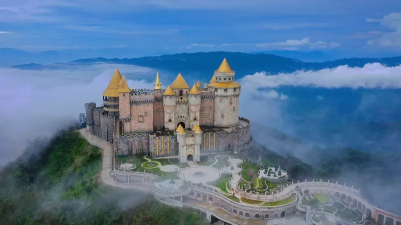 Sun World Ba Na Hills ẩn hiện giữa màn mây tuyệt đẹp
