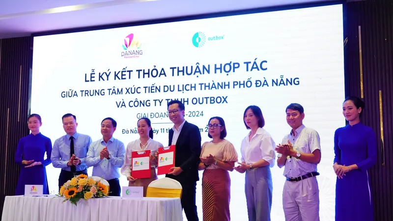 Ký kết thỏa thuận hợp tác. Ảnh: XUÂN QUỲNH
