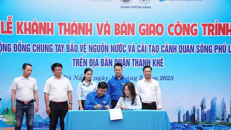 Lãnh đạo Thành Đoàn, Sở TNMT TP Đà Nẵng phối hợp khánh thành và bàn giao công trình thanh niên “Cộng đồng chung tay bảo vệ nguồn nước và cải tạo cảnh quan sông Phú Lộc” tại quận Thanh Khê vào ngày 14-5