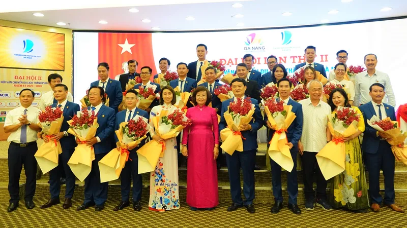 Đại hội đã bầu ra Ban chấp hành mới gồm 27 thành viên. Ảnh: XUÂN QUỲNH