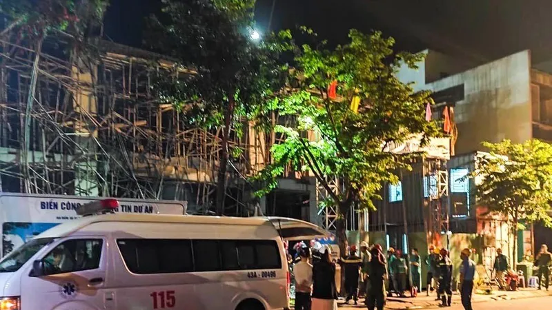 Sập giàn giáo công trình ở Đà Nẵng, 5 công nhân gặp nạn
