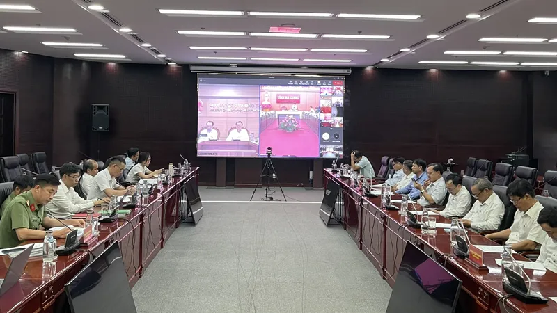 Ngày 15-6, hội nghị trực tuyến về công tác tổ chức thi tốt nghiệp THPT năm 2023. Ảnh tại điểm cầu Đà Nẵng 
