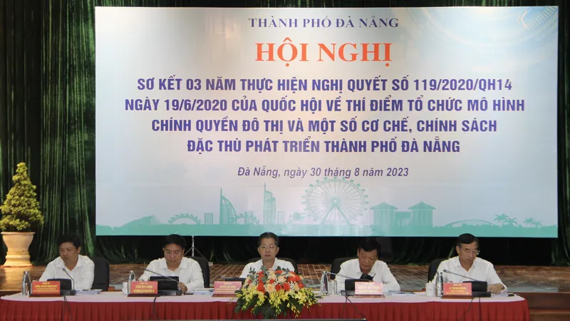 Lãnh đạo TP Đà Nẵng và các bộ đồng chủ trì hội nghị. Ảnh: XUÂN QUỲNH
