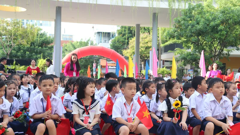 Lễ khai giảng ở nhiều tỉnh miền Trung gói gọn trong 25 phút