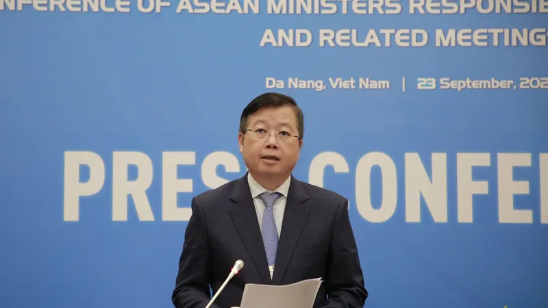 Ông Nguyễn Thanh Lâm, Thứ trưởng Bộ Thông tin - Truyền thông chủ trì họp báo. Ảnh: XUÂN QUỲNH